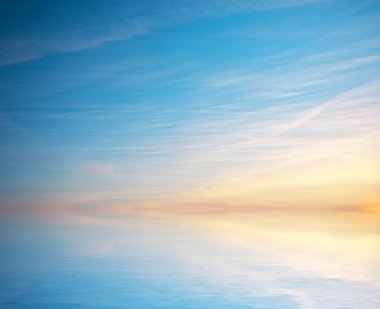 arka planda gökyüzü günbatımı. 