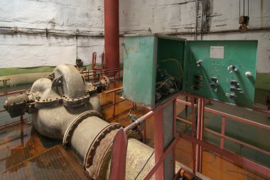 Eski paslı pompa istasyonu. 