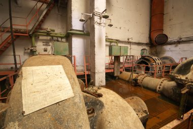 Eski paslı pompa istasyonu. 