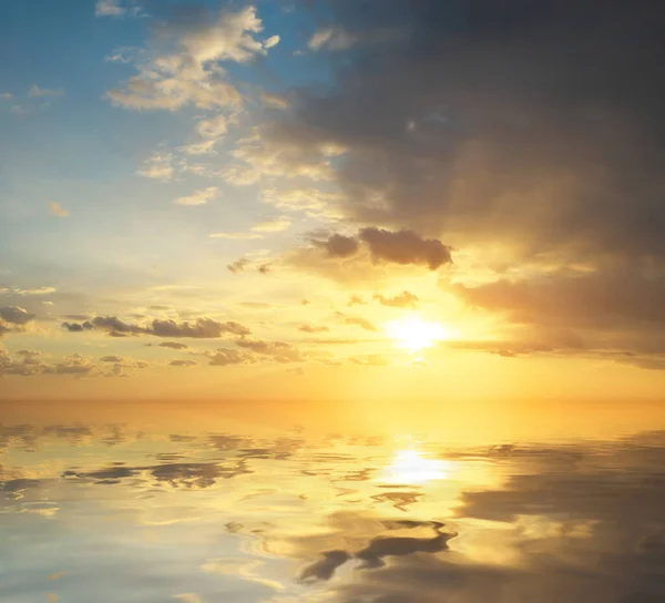 Lucht Achtergrond Bij Zonsondergang Natuur Samenstelling — Stockfoto