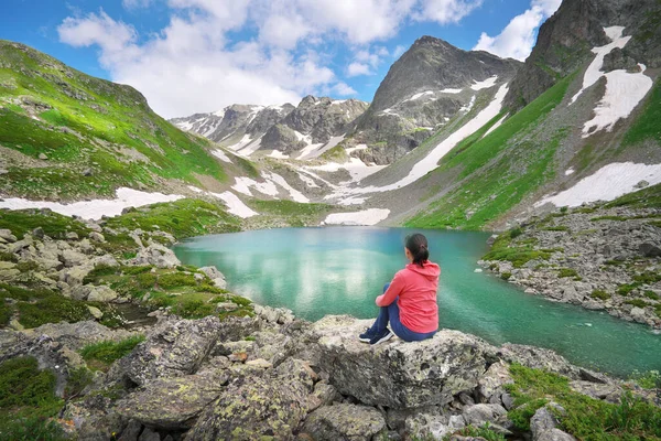Paisagem Lago Caucasus Dukka Montanha Pessoa Natureza Viajar Relaxar Cena — Fotografia de Stock