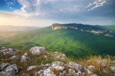 Dağ doğa manzarası.