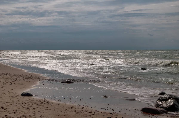 Spiaggia Del Mar Baltico Mezzogiorno Cielo Nuvoloso Mar Baltico Karkle — Foto Stock