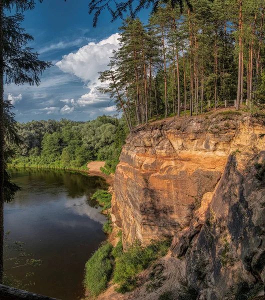 Erglu Cliffs Tunnetaan Myös Nimellä Ergelu Cliffs Yksi Baltian Jatkuvimmista — kuvapankkivalokuva