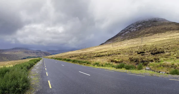 Silnice poblíž hory errigal — Stock fotografie