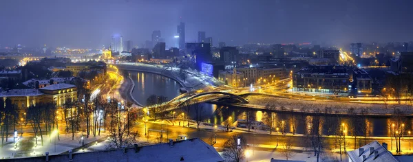 Névoa de neve e luz, manhã em Vilnius — Fotografia de Stock