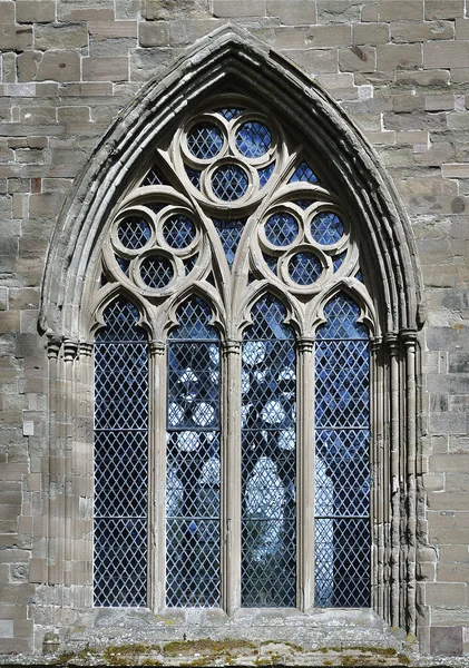 La ventana de la catedral de Dunkeld — Foto de Stock