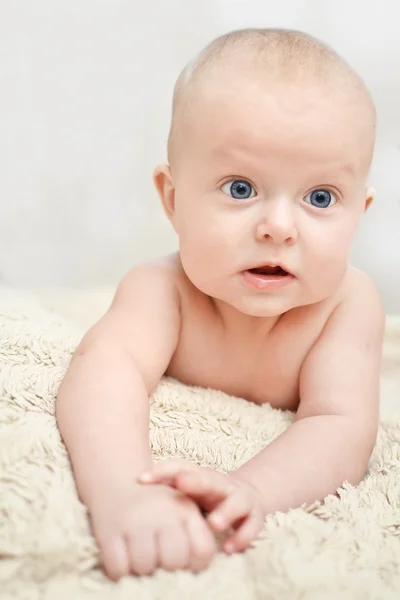 Bambino dopo il bagno — Foto Stock