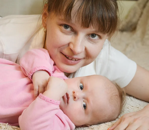 Madre y bebé — Foto de Stock