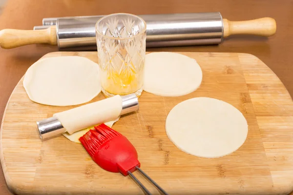 Cirkels van deeg voor cannoli — Stockfoto