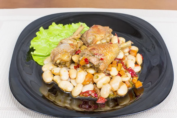 Estofado de pollo con frijoles cocidos — Foto de Stock