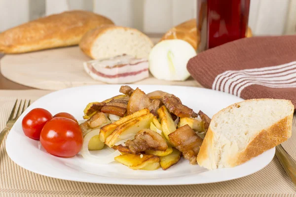 Patatas fritas con tocino — Foto de Stock