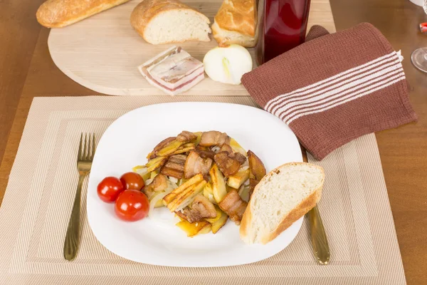 Fried potatoes with bacon — Stock Photo, Image