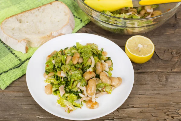 Insalata con fagioli e calamari — Foto Stock