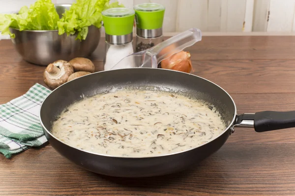 Mushrooms in sour cream — Stock Photo, Image