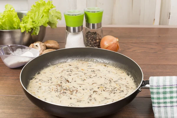 Funghi in crema aspra — Foto Stock