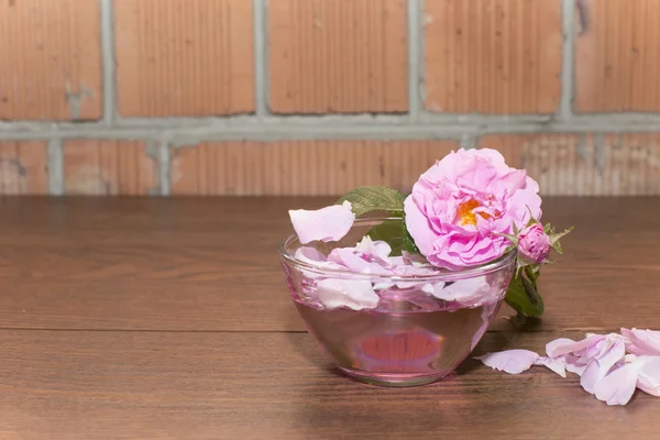 Té rosa y agua de rosas — Foto de Stock