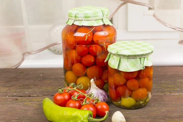 Konzervování rajčat — Stock fotografie