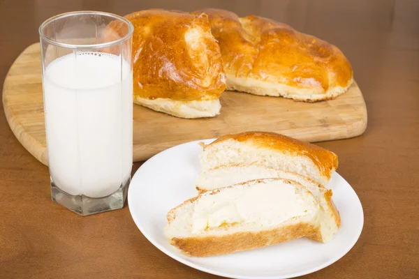 Brood van huisgemaakte zuivel closeup — Stockfoto