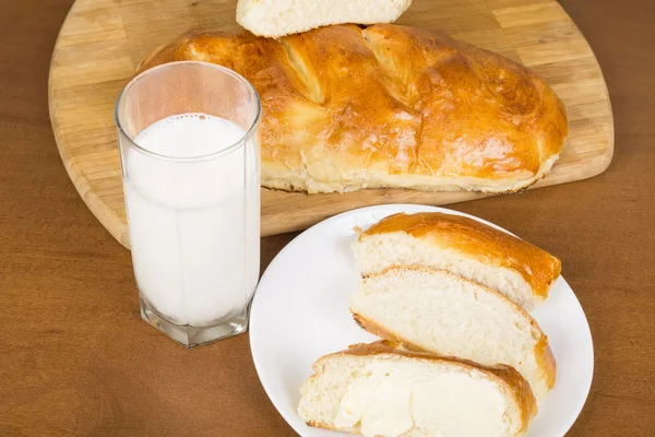大面包的国产乳制品特写 — 图库照片