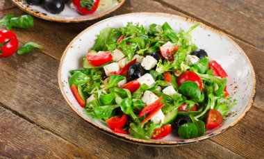 Taze sebze salatası.