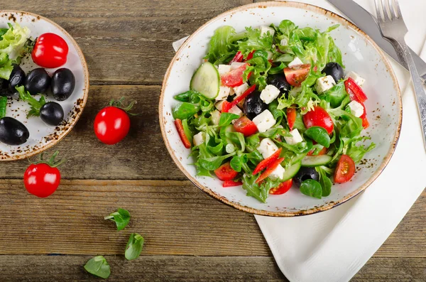 Ensalada de verduras frescas con feta — Foto de Stock