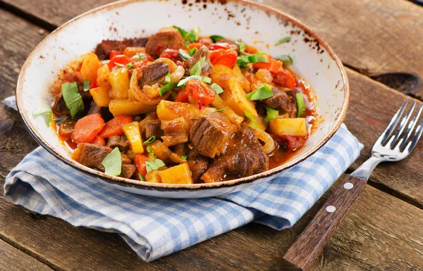 Guisado de carne com legumes — Fotografia de Stock