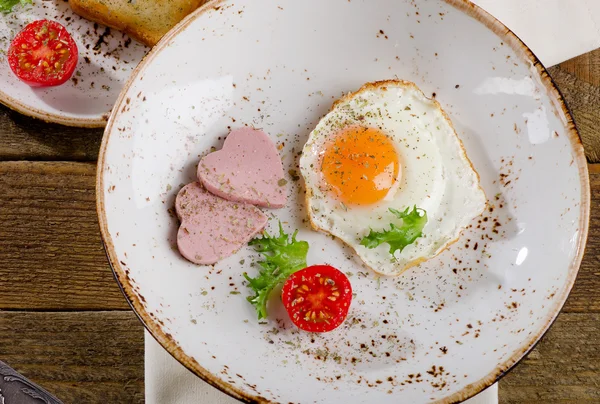 Υγιεινό πρωινό με τηγανητό αυγό — Φωτογραφία Αρχείου