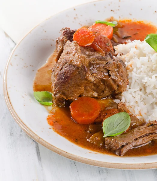 Beef with rice and vegetables — Stock Photo, Image