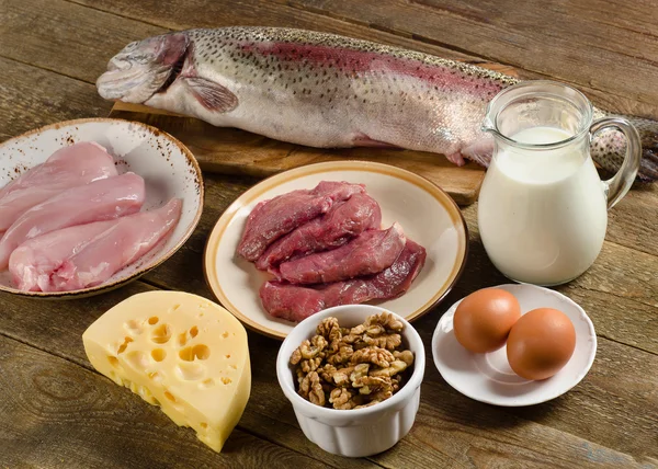 Alimentos ricos em proteínas para uma dieta equilibrada . — Fotografia de Stock