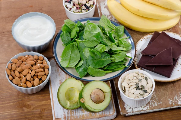 Products High in Magnesium on table — Stock Photo, Image