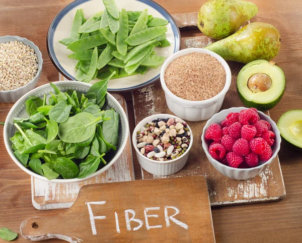 Alimentos ricos en fibra en la mesa —  Fotos de Stock