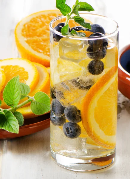 Agua fresca de desintoxicación con frutas — Foto de Stock