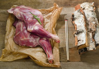 Kızartma için ham kuzu shanks