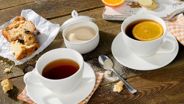 Tazas de té con pastel — Foto de Stock