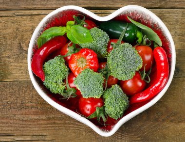 Taze sebze kalp şekli plaka 