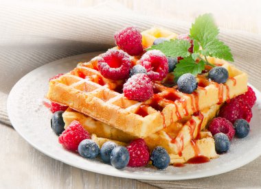 Waffle taze çilek ile 