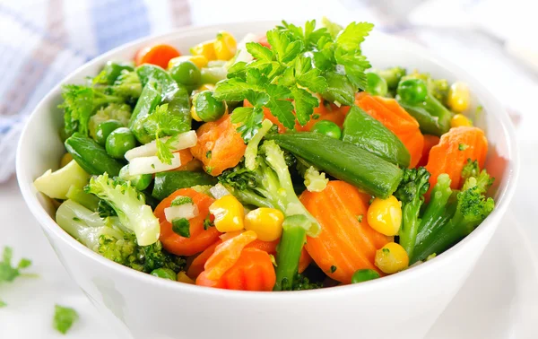 Mixed vegetables in bowl — Zdjęcie stockowe