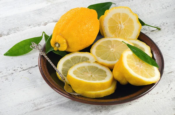 Sliced fresh lemons — Stock Photo, Image