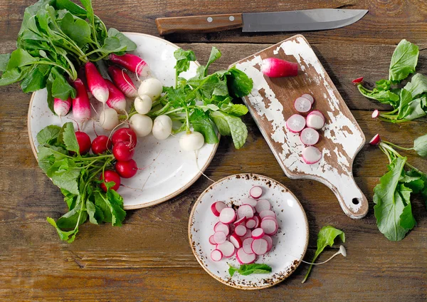 Bundles of organic radishes — Stock Photo, Image