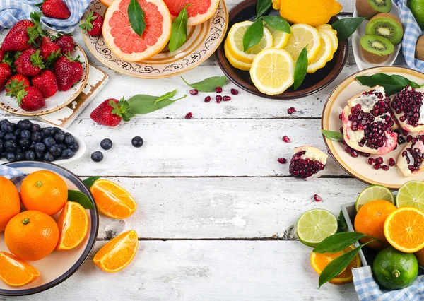 Frutas y bayas frescas — Foto de Stock