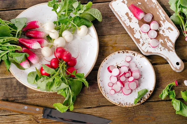 Bundles of organic radishes — Stock Photo, Image