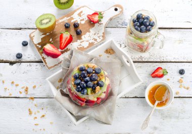 Müsli ve sağlıklı kahvaltı için çilek