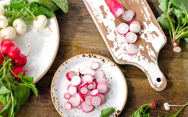 Fresh organic radishes — Stock Photo, Image
