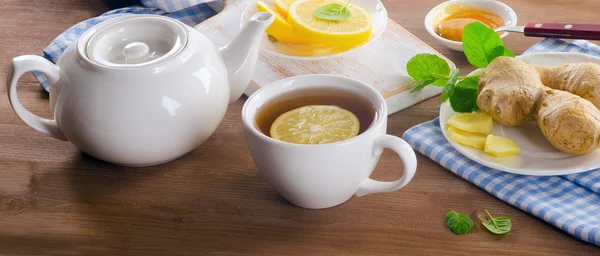 Tea with lemon, ginger and mint — Stock Photo, Image