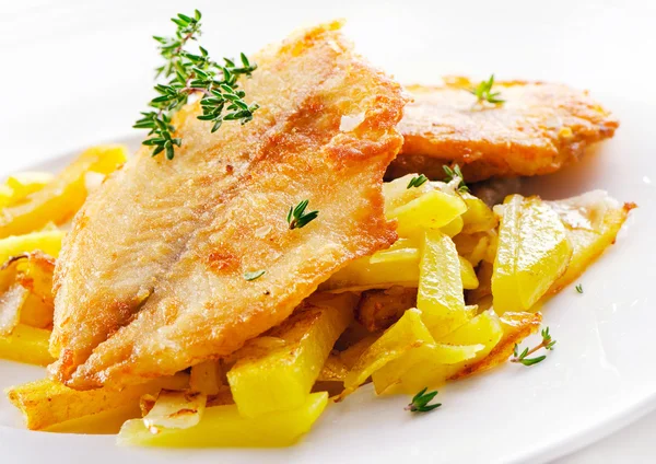 Peixe e batatas fritas. Foco seletivo — Fotografia de Stock