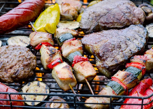 おいしい肉のグリル盛り合わせ — ストック写真