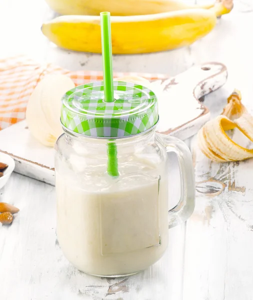 Banana smoothie in glass jar — Stock Photo, Image