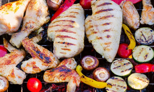 Peitos de frango grelhados — Fotografia de Stock