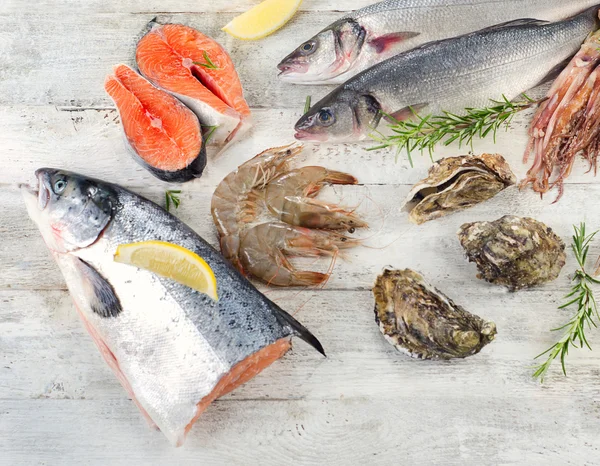 Assortimento fresco di frutti di mare — Foto Stock